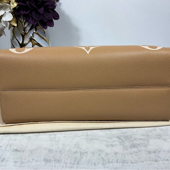 Sold Louis Vuitton OntheGo Mm Biicolor Arizona Beige - Picture 4 of 16